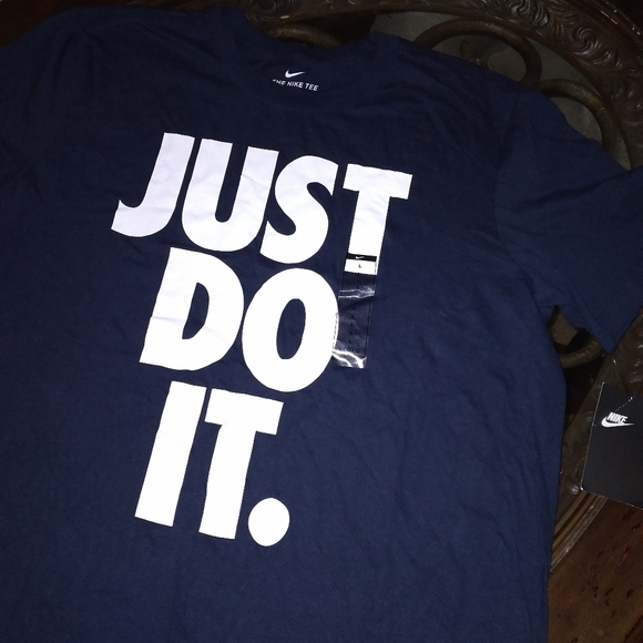 🎉Nike Tee - Picture 2 of 5